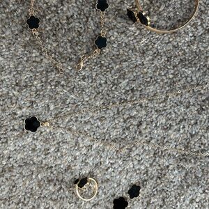 Elegant Black and Gold Floral Jewelry Set